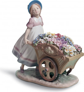 10668987 LLADRO Фигурка Lladro "С цветами на рынок" 23x23см Фарфор