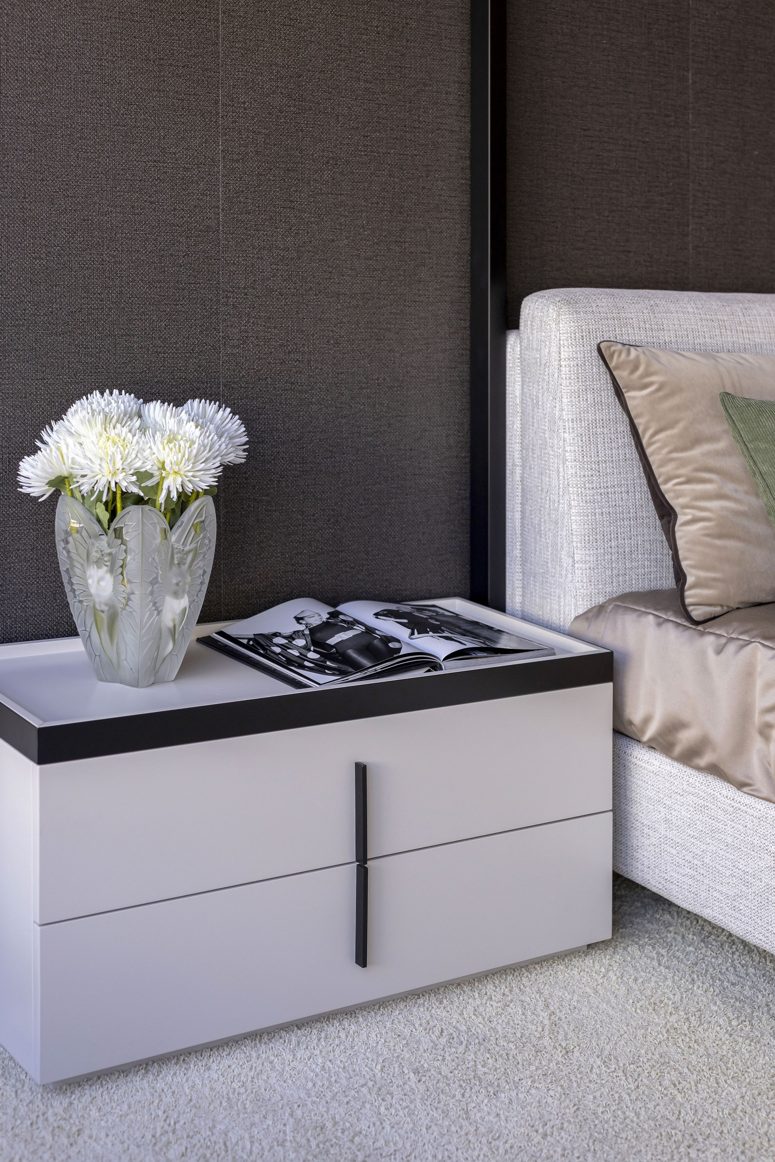 Прямоугольная прикроватная тумбочка из шпона с ящиками Stylish Club ARCH-00040121 - Вид №6