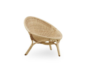 Кресло из ротанга с подлокотниками