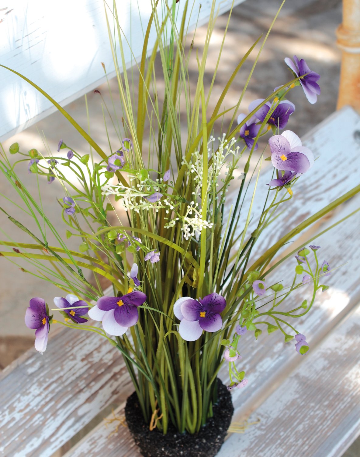 5103 207 a3 Искусственная трава с анютиными глазками в 'почве', 48 см, фиолетово-белая H-andreas 