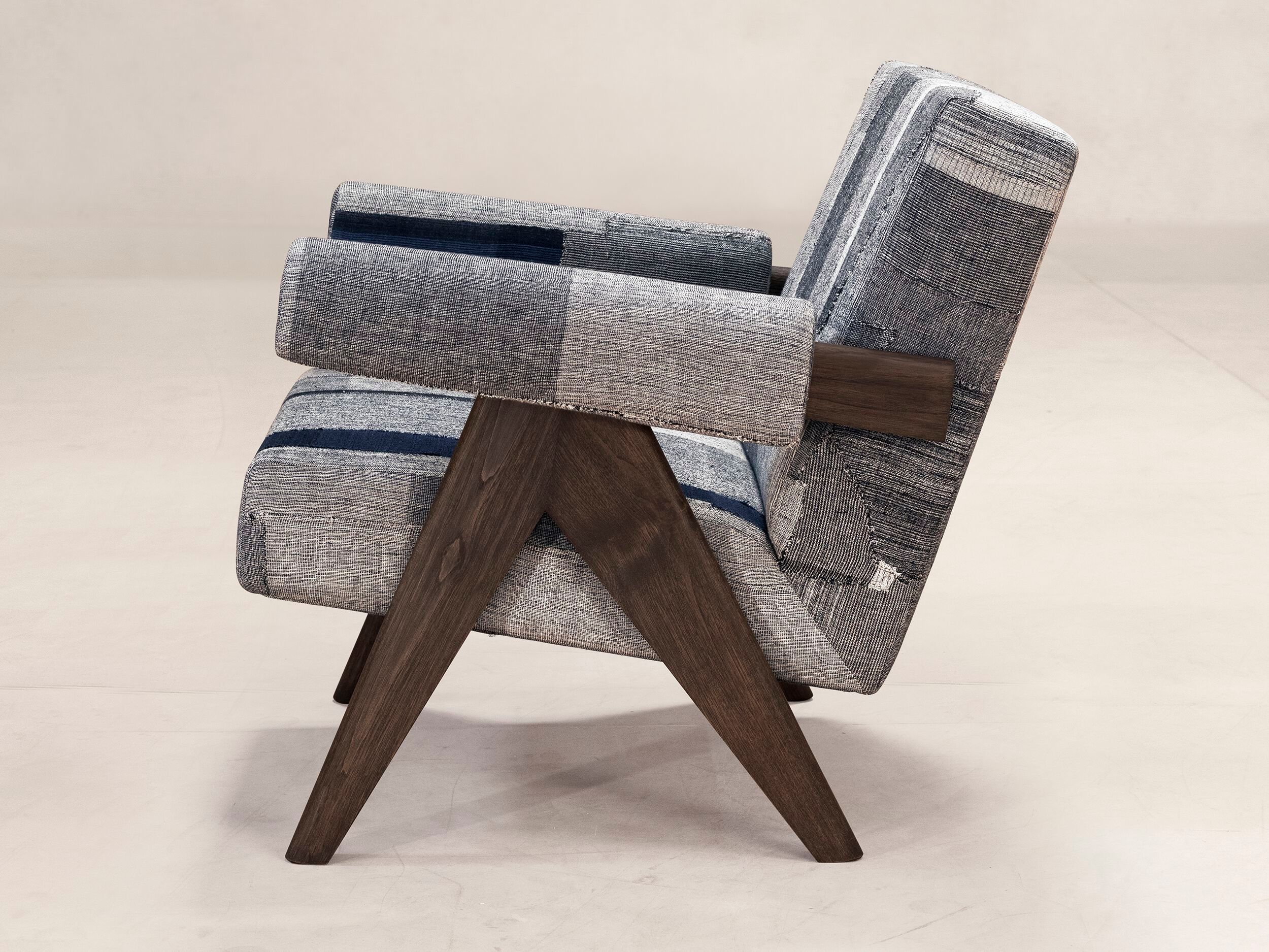 Тканевое кресло с подлокотниками Phantom Hands Project Chandigarh ARCH-00027170