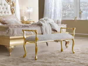 Деревянная мягкая скамейка