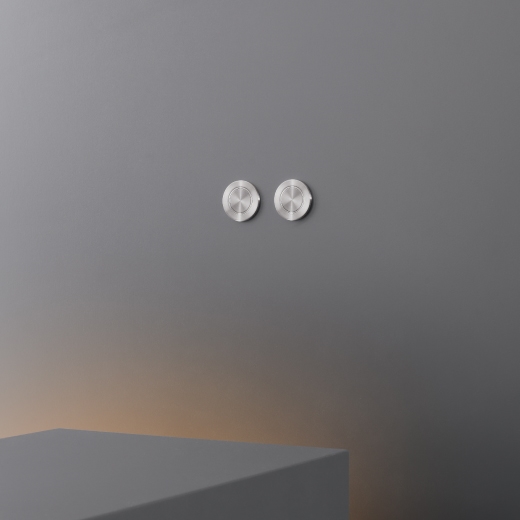 Пара кнопок для смыва TECE цистерны, установленных на панели доступной для контроля  PUL07 CEADESIGN  - Вид №2