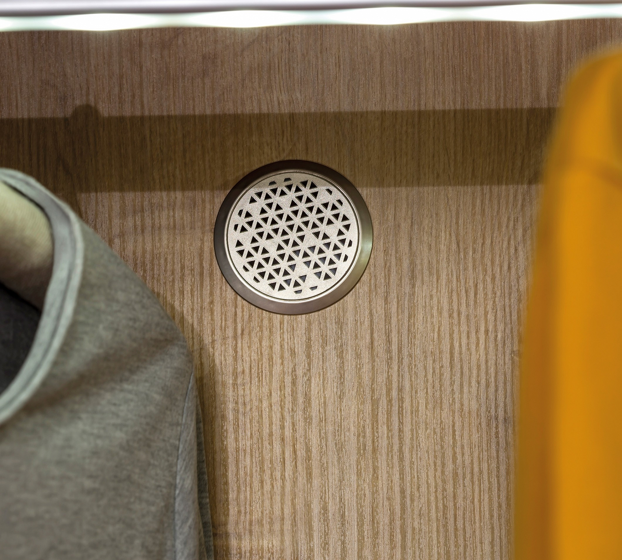 Шкаф распашной трехстворчатый с зеркалом черный Black CILEK BLACK 00-3832561 Черный Santreyd - Вид №3