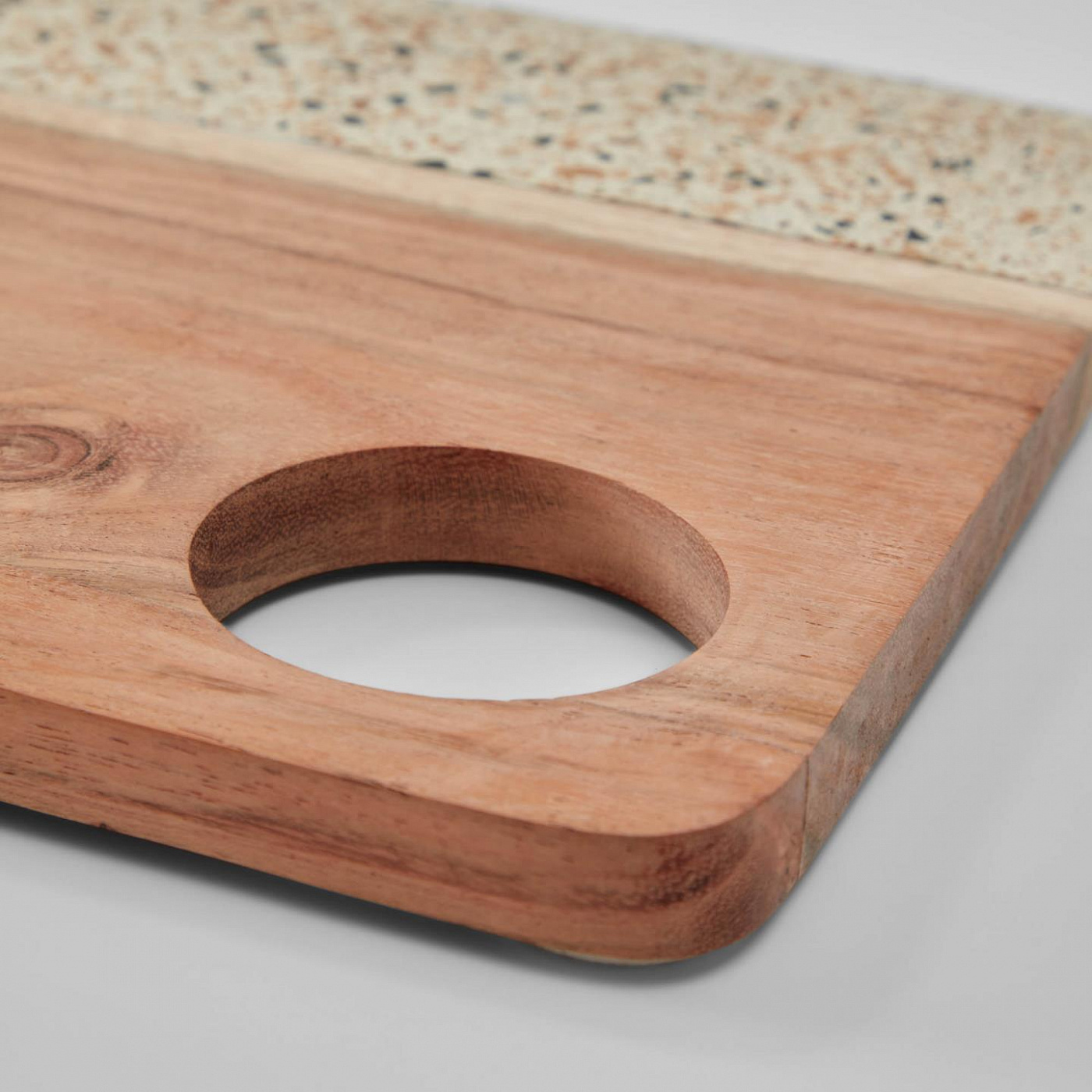 099830 Прямоугольная разделочная доска из дерева и терраццо La Forma Verna