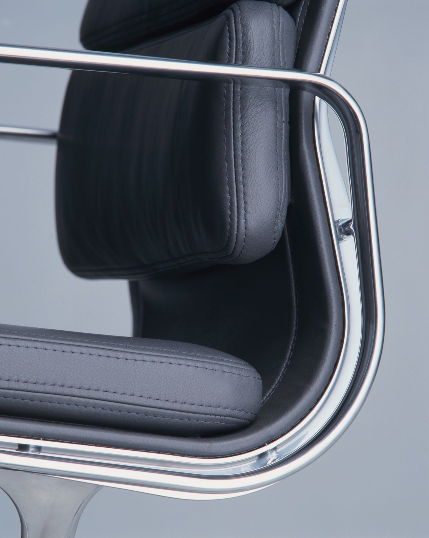 Кожаный стул с подлокотниками VITRA Eames Soft Pad Group ARCH-00088842 - Вид №20