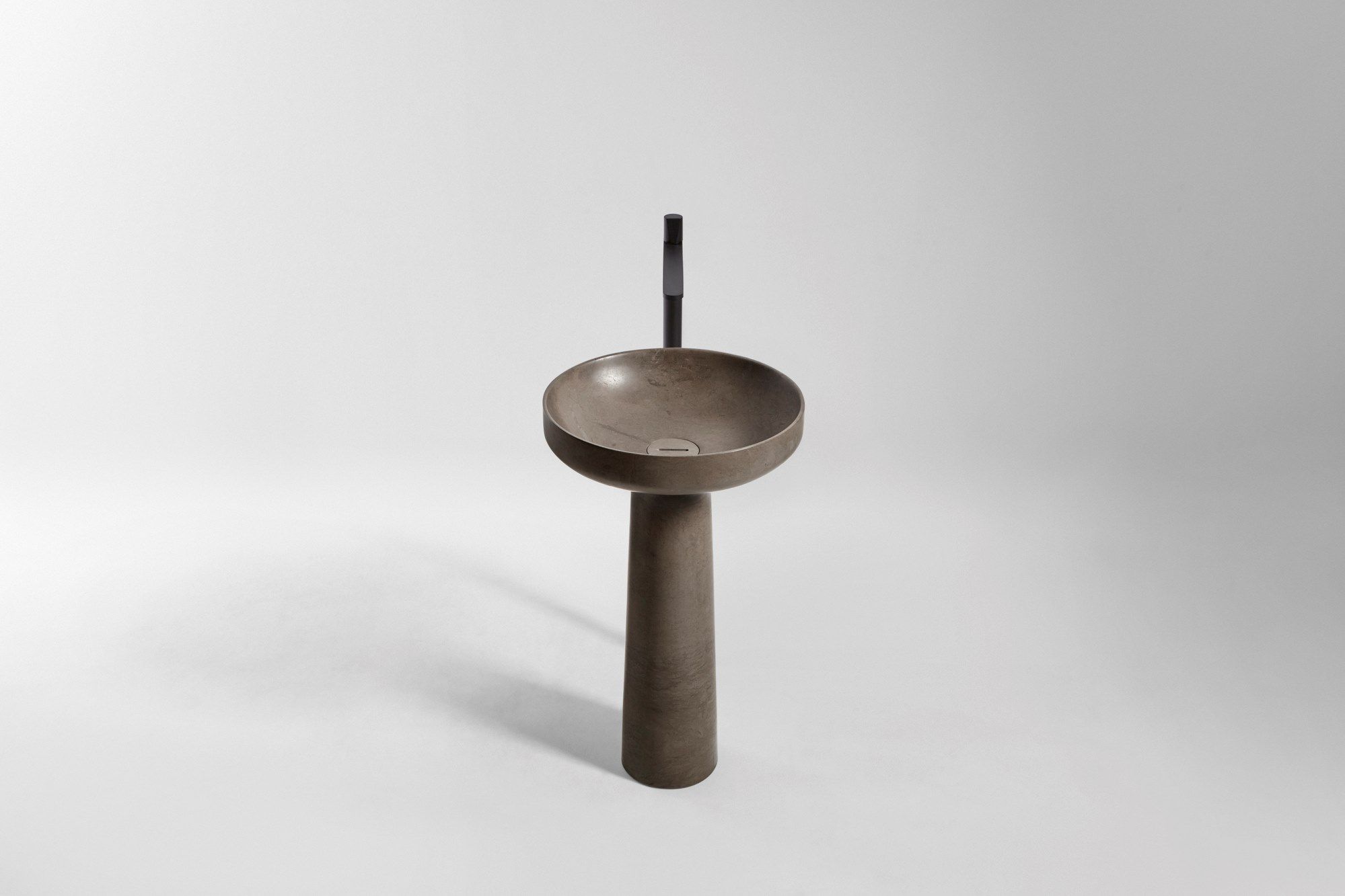 Стоун серый камень круглый отдельно стоящий умывальник Antoniolupi игла ARCH-00002403