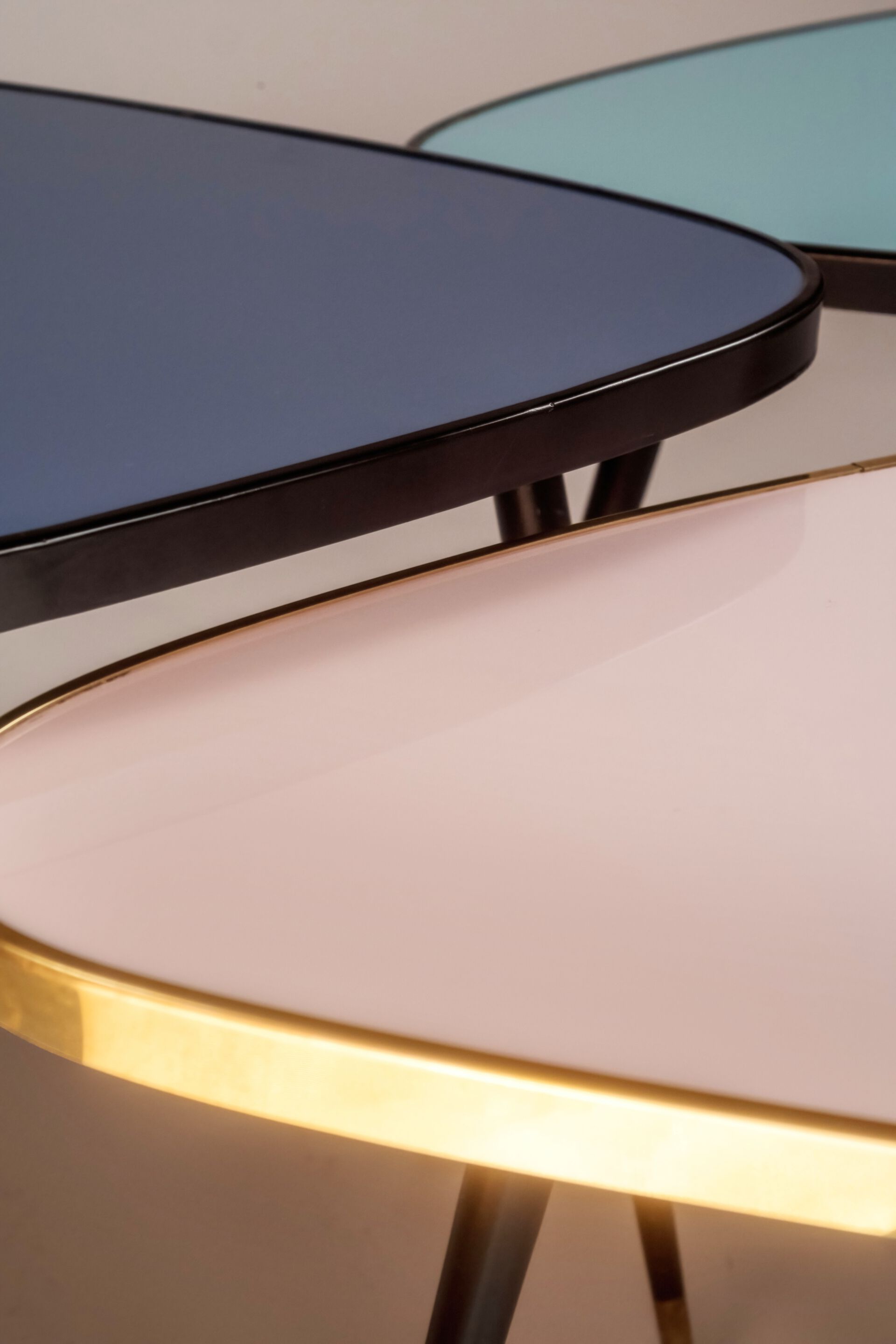 Журнальный столик из ламинированного стекла с полированным латунным профилем Jover+Valls Antique Boutique-Twist ARCH-00039988 - Вид №20