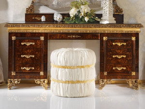 Мобильный туалетный столик