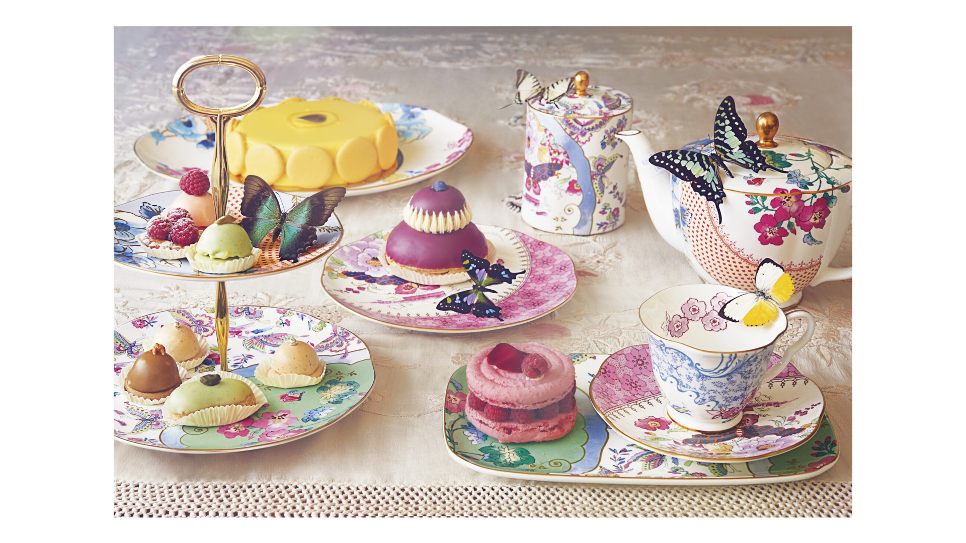 10671522 Wedgwood Чашка чайная с блюдцем Wedgwood Бабочки и цветы 180мл Фарфор костяной  - Вид №3