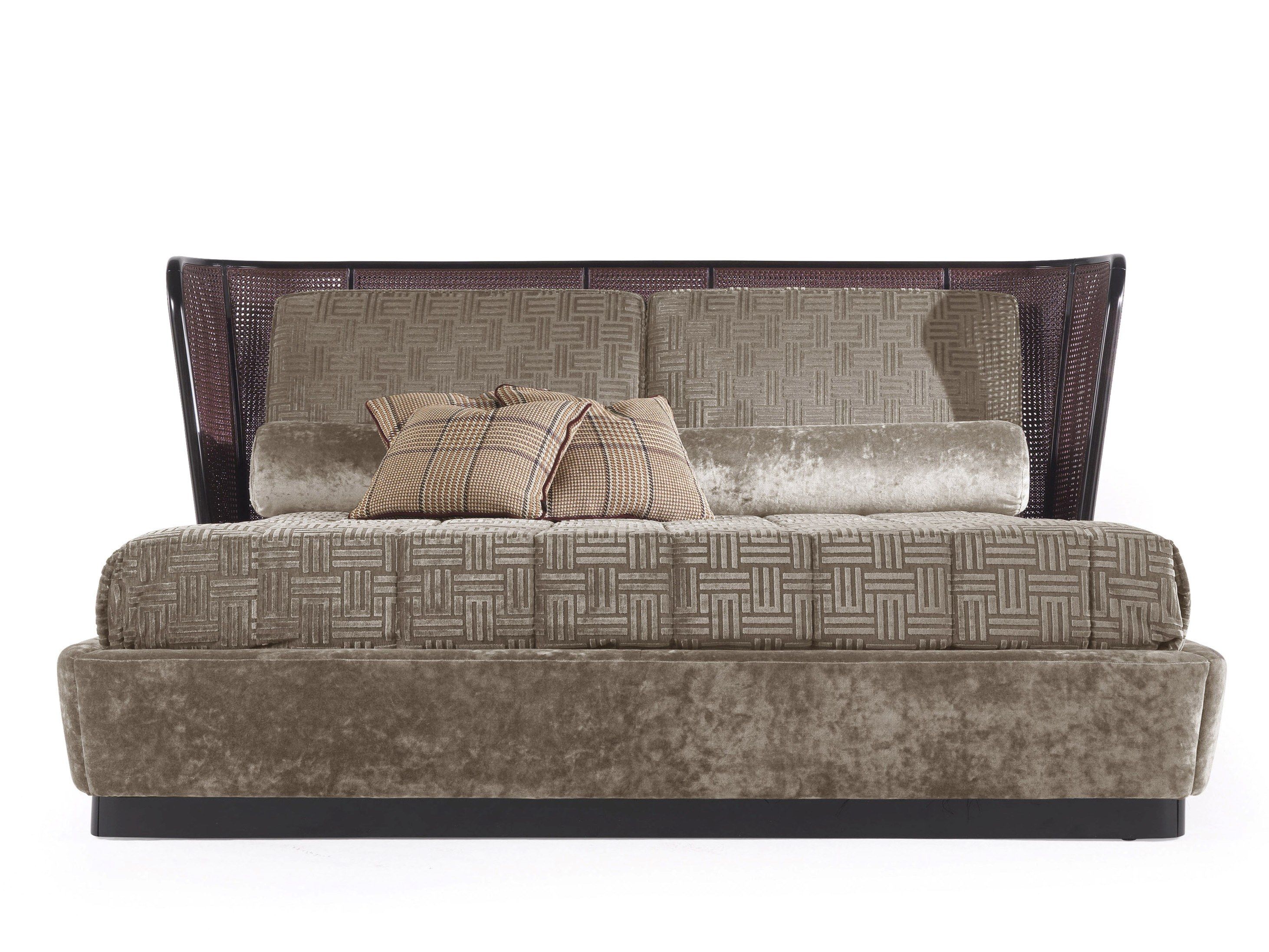 Бархатная кровать размера "king-size" с мягким изголовьем ETRO Home Interiors Caral ARCH-00017039