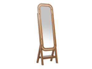 Наклонное напольное зеркало с деревянной рамой
