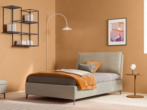 Односпальная кровать с мягким изголовьем