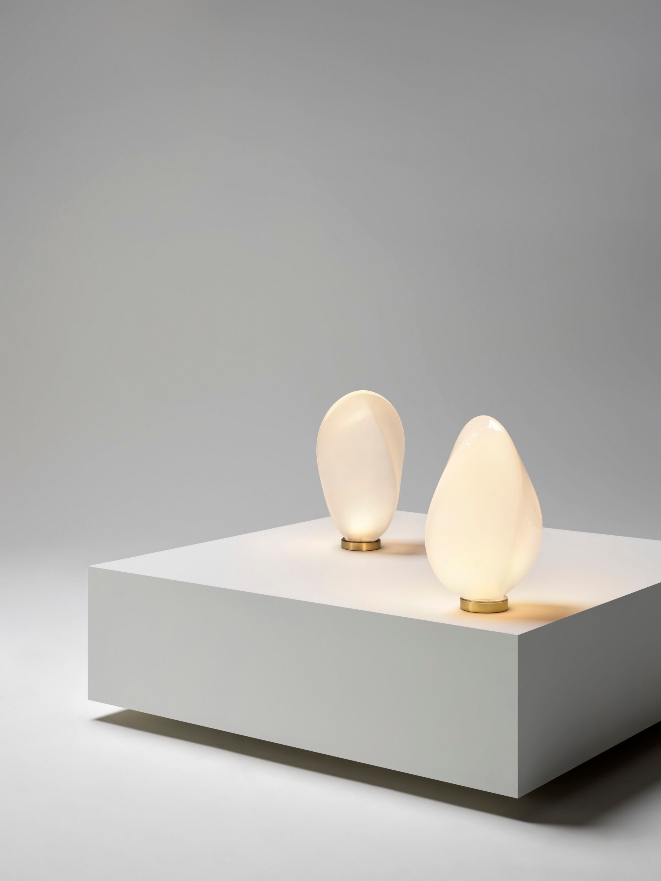 Стеклянная светодиодная настольная лампа Ross Gardam Solace ARCH-00067360 - Вид №3