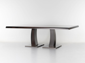 Деревянный прямоугольный стол