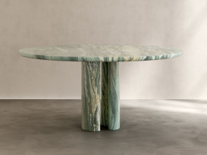 Круглый обеденный стол из натурального камня