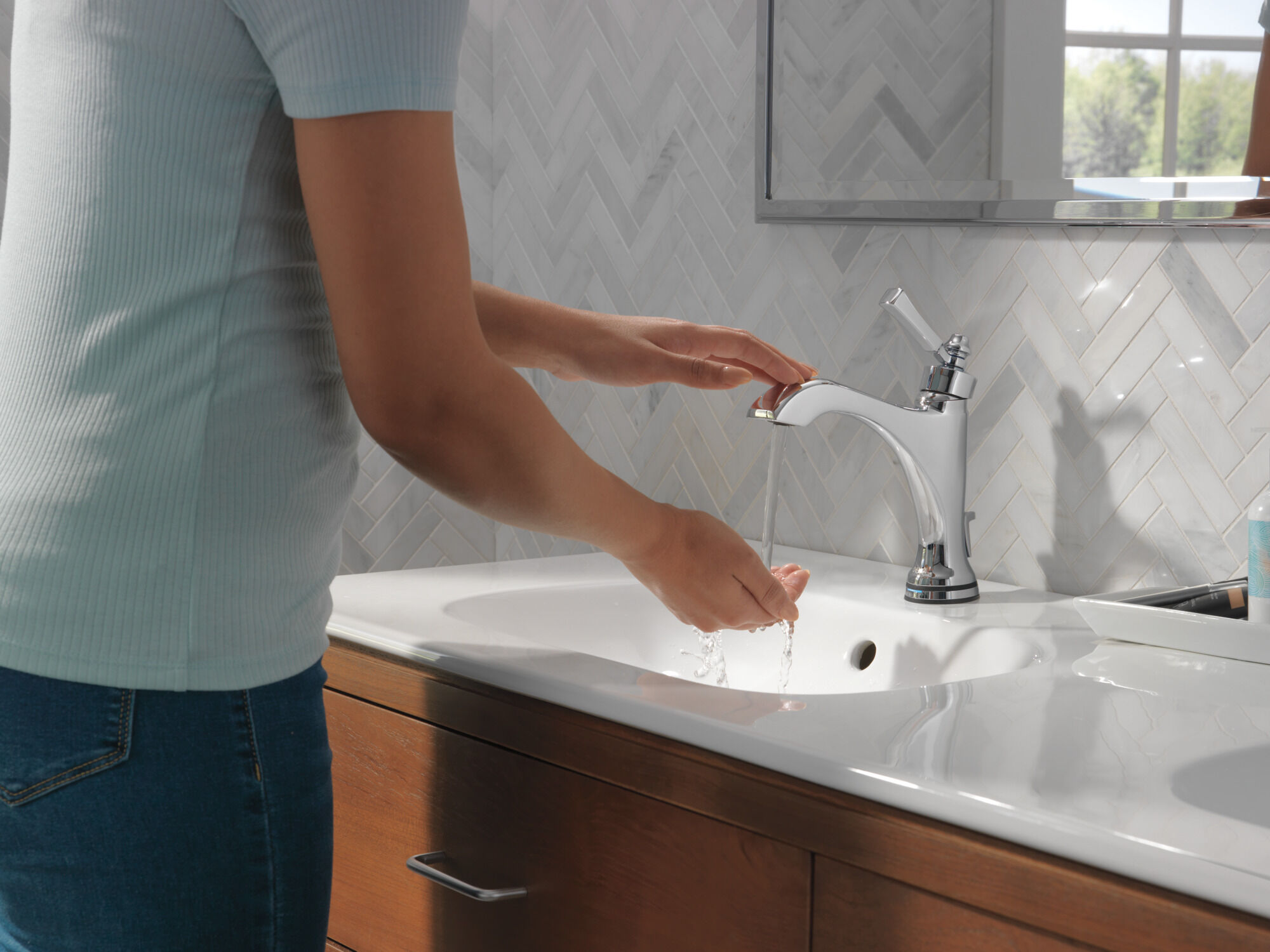 556T-BL-DST Смеситель для ванной Touch20.xt с одной ручкой Delta Faucet Dorval Матовый черный  - Вид №4