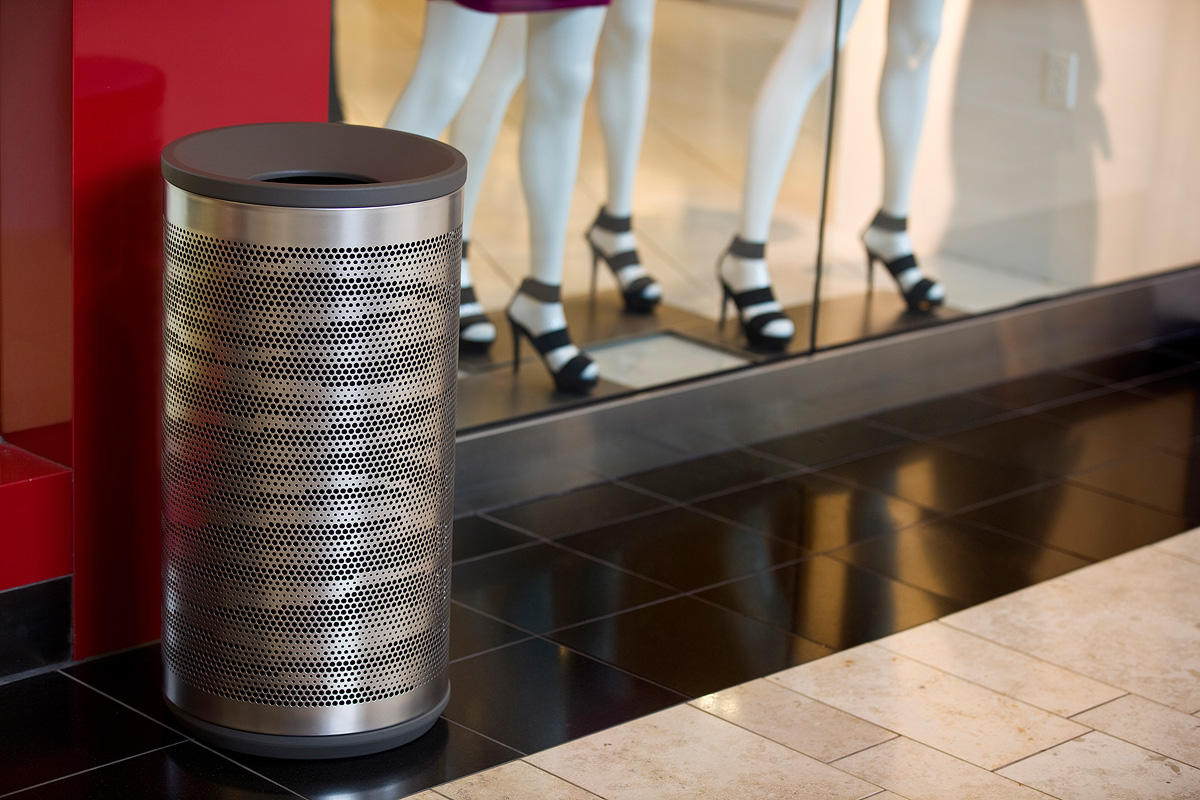 Универсальный контейнер для мусора и утилизации, 36 галлонов, верхнее отверстие, трехпоточный, изображение "бутылки и банки" на синем фоне, изображение "бумага" на синем фоне, "мусор" на сером фоне и корпус из нержавеющей стали с сатинированной отделкой F Forms-surfaces FRMR194 - Вид №5