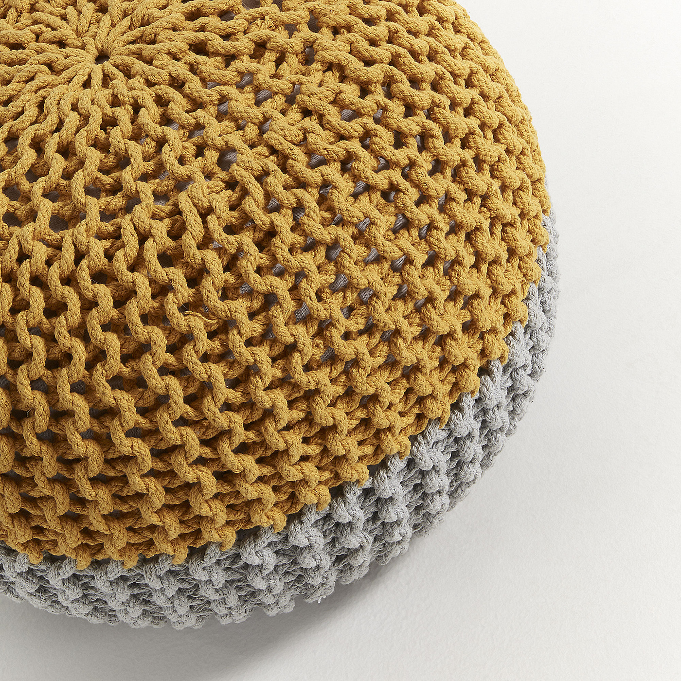 053783 Пуф Arieh из хлопка круглый серо-горчичный La Forma Arnot 