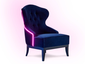 Бархатное кресло с подлокотниками