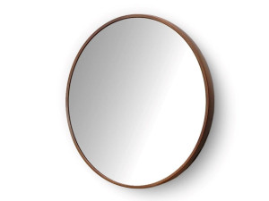 Настенное зеркало в рамке