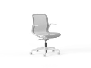 Регулируемый по высоте офисный стул с подлокотниками