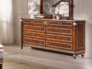 Комод из массива дерева со встроенными ручками