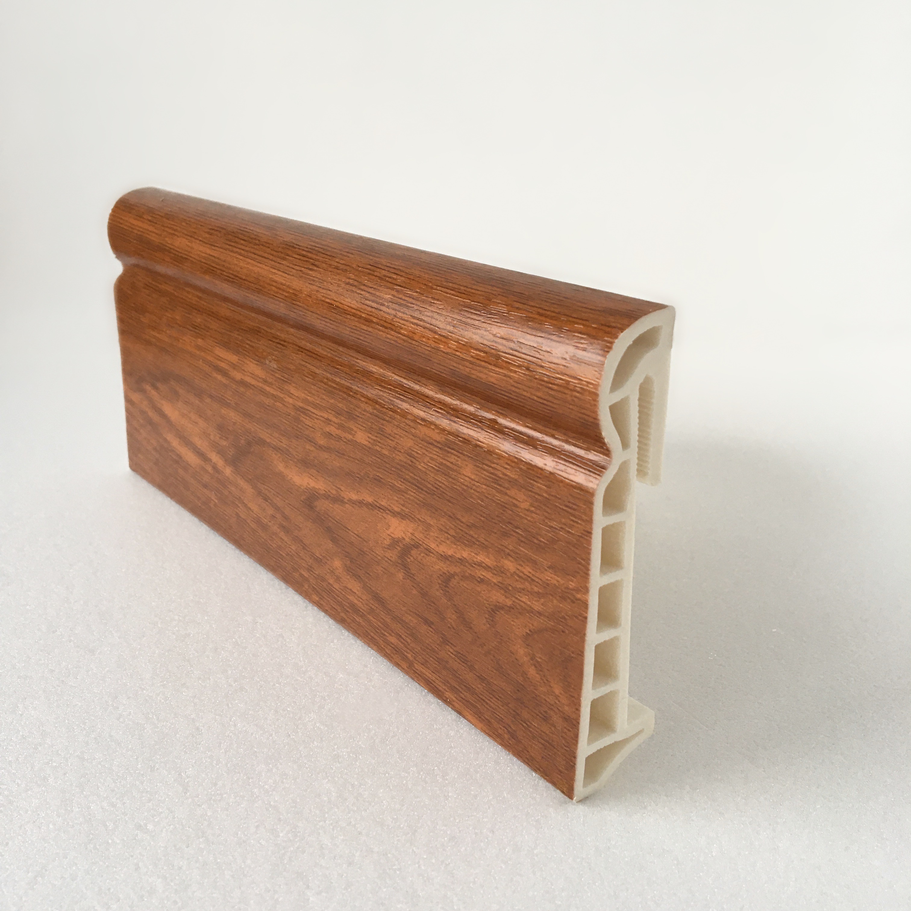 Напольный плинтус  Дуб медовый 85мм DEKOR PANEL DP082