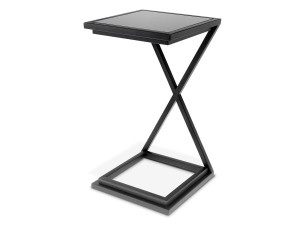 Квадратный стол для сервировки