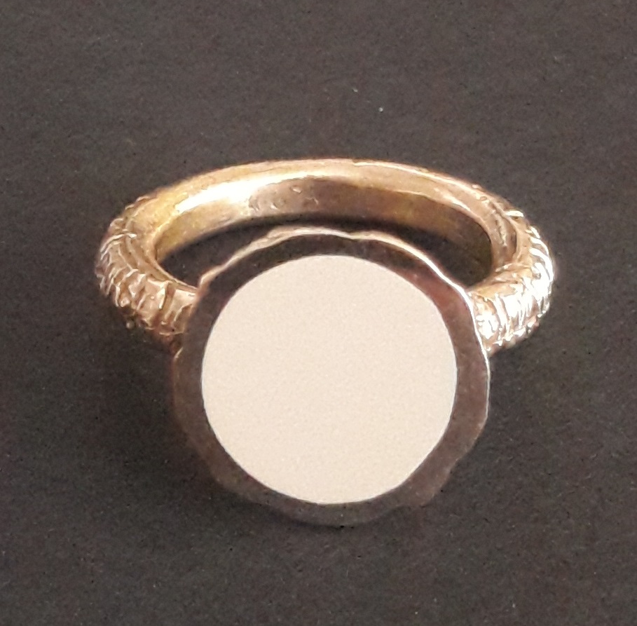 EB107 Кольцо, кремоый, бронза, эмаль ELENA BERTELLOTTI Santreyd 