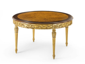 Круглый обеденный стол из шиповника