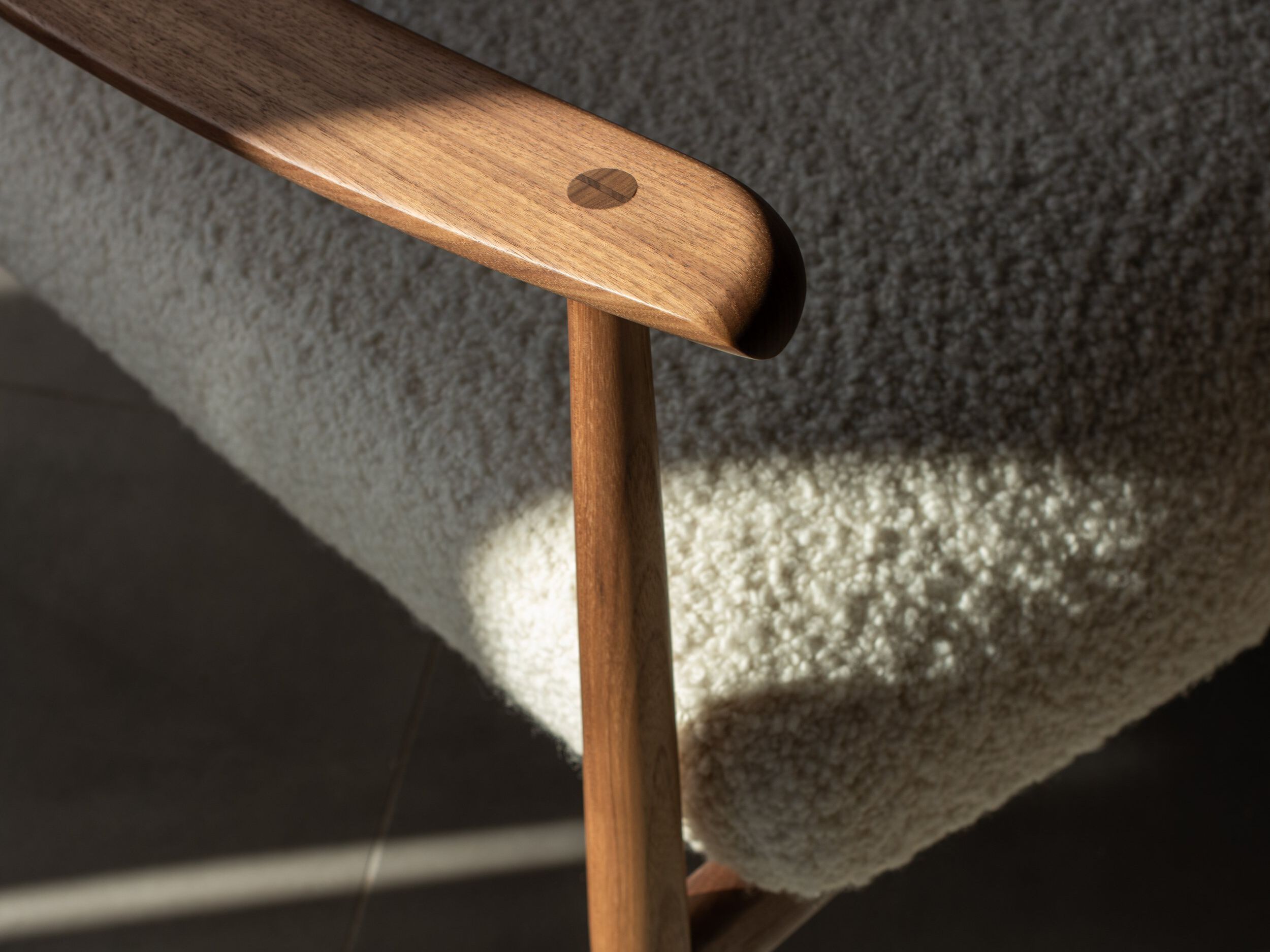 Тканевое кресло с подлокотниками Gazzda ASKA ARCH-00104207 - Вид №1