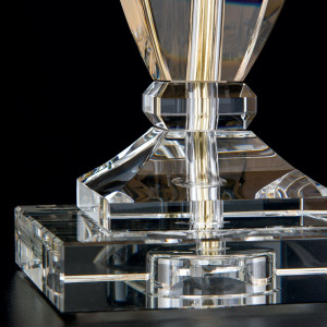 Настольная лампа из стекла и льна