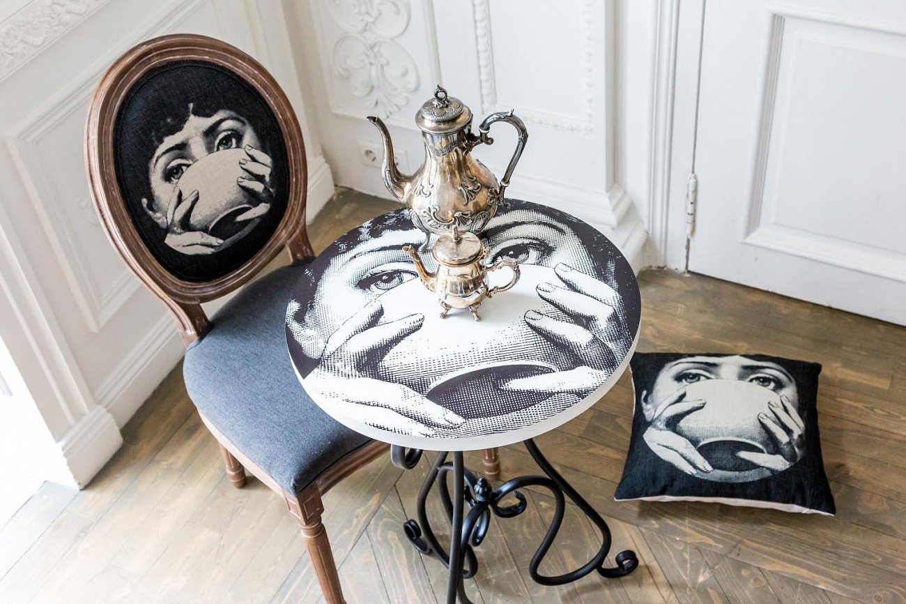 Кофейный столик круглый с принтом и коваными ножками 50 см "Лина" BYOBJECT FORNASETTI 014306 Белый;черный Object Desire  - Вид №2