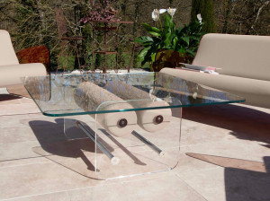 Квадратный стол из ПММА и стекла