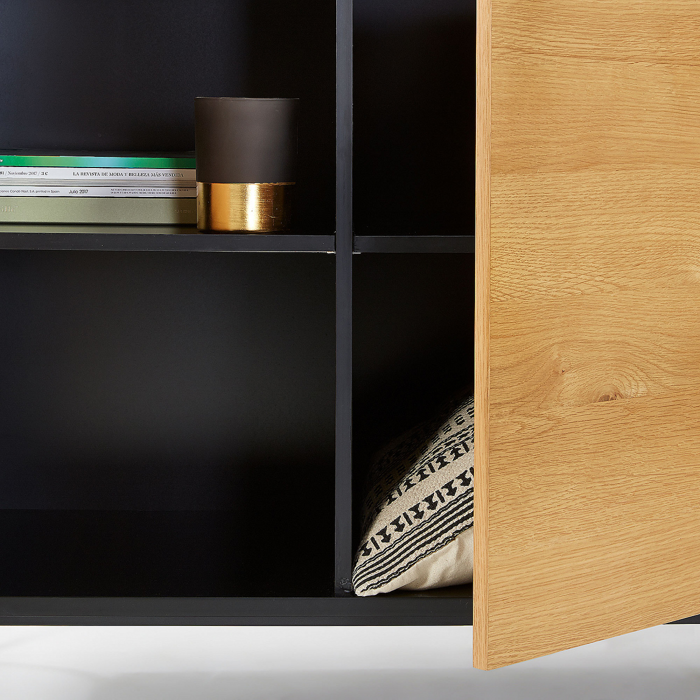 067825 Сервант Savoi 165x80 черный шпон дуба La Forma Stellar