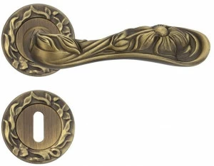 LINEA CALI' Ручка из хромированной латуни на розетке с замком Arte