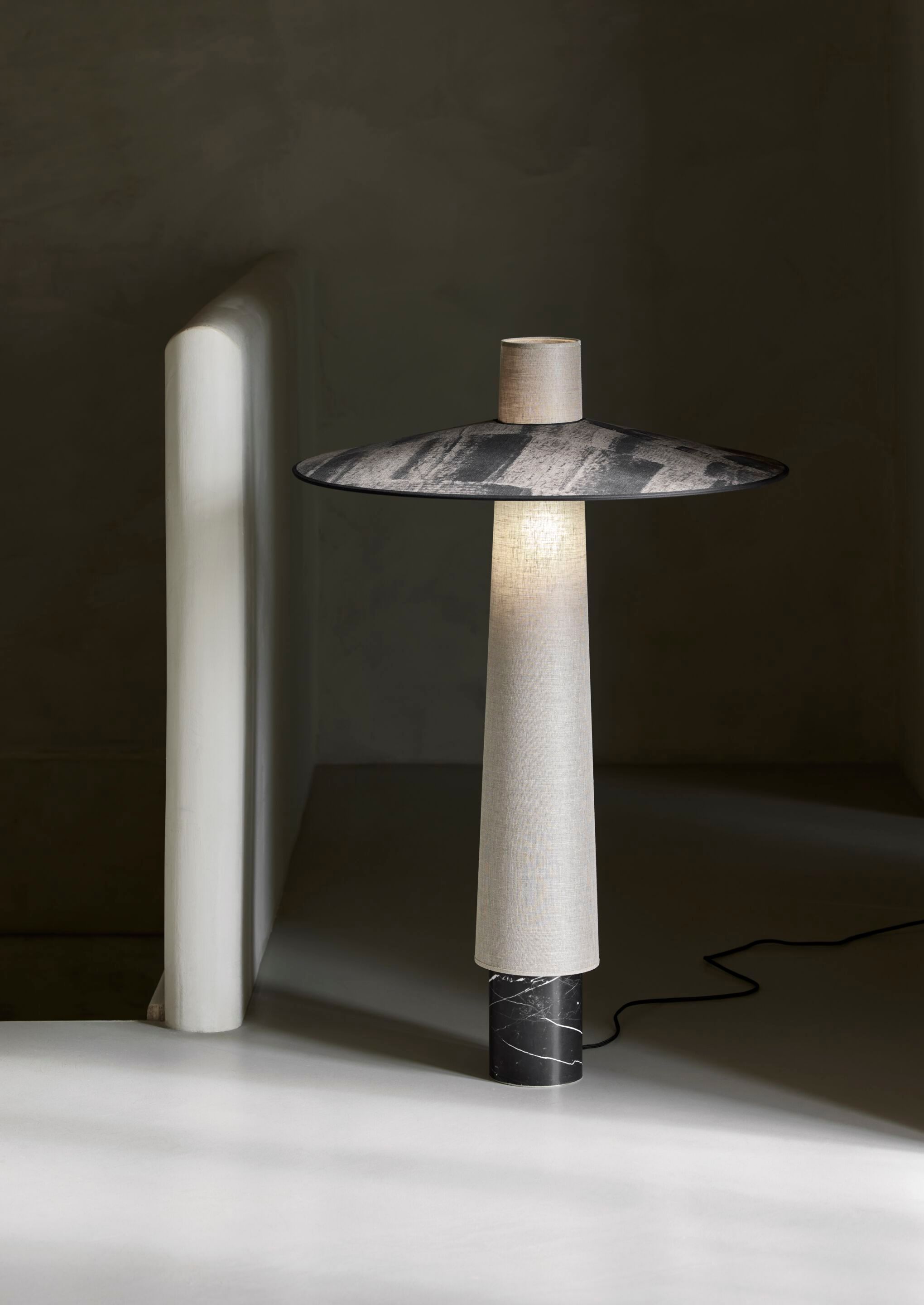 Льняная напольная лампа Forestier Thésée ARCH-00085614 - Вид №3