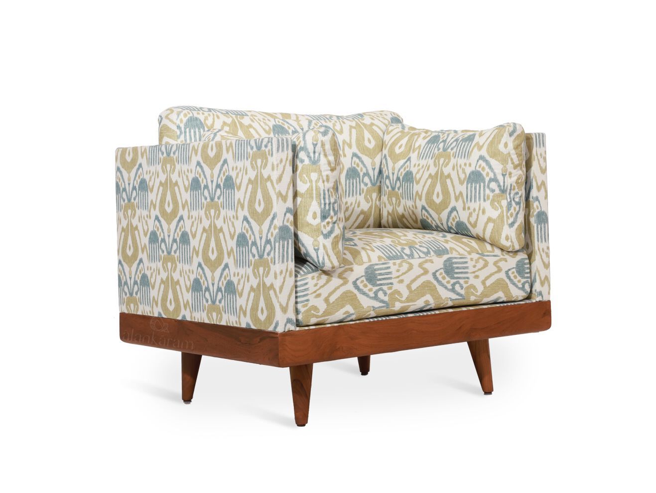 Тканевое кресло с подлокотниками Alankaram Priamka ARCH-00067467