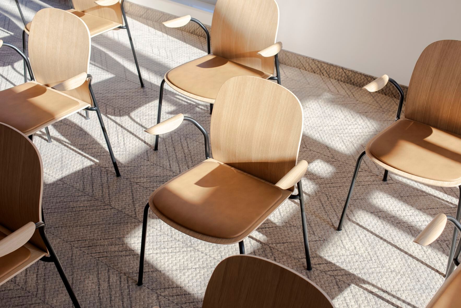 Штабелируемый стул из грецкого ореха с мягким сиденьем Gazzda Book ARCH-00092588 - Вид №12