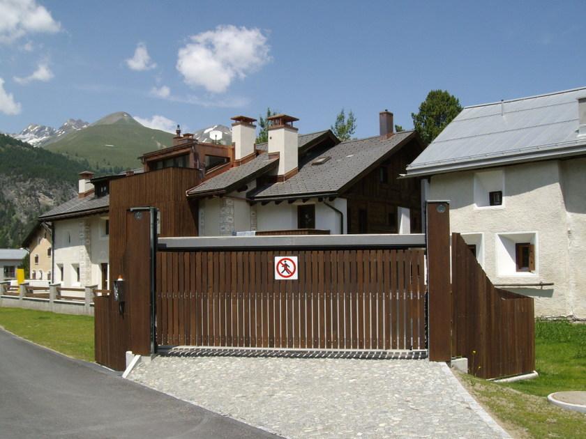 CARMEC Моторизованные вертикальные откатные деревянные ворота Portoni e cancelli sun-id-1423665 - Вид №1