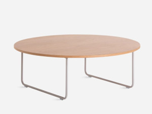 Круглый деревянный журнальный столик