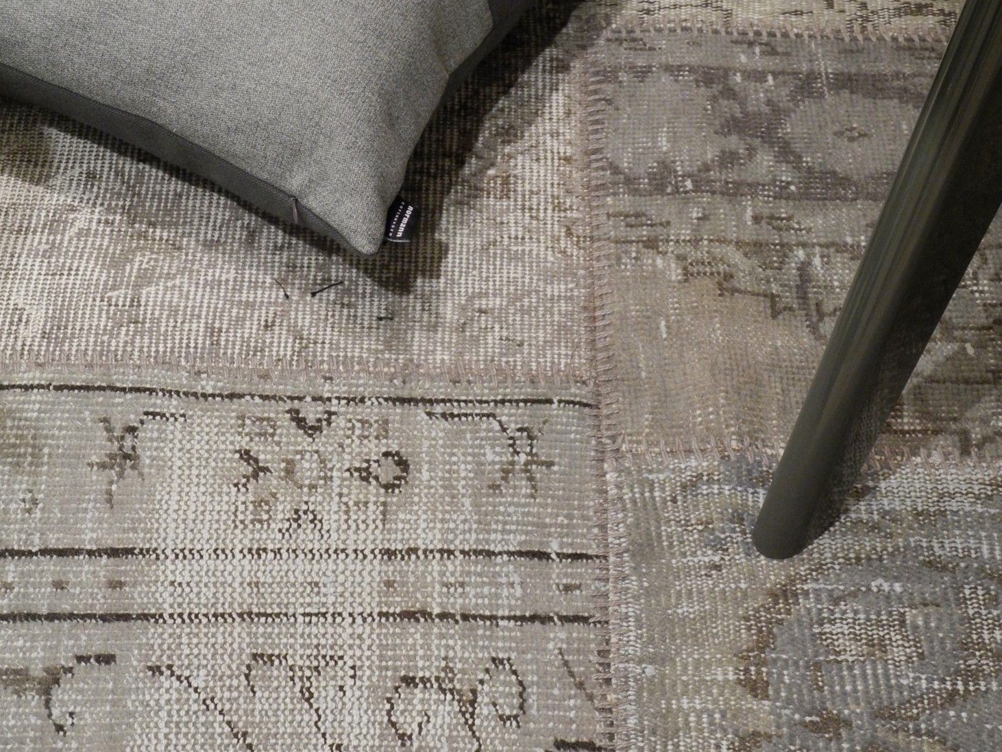 Шерстяной и хлопковый ковер в стиле пэчворк G.T.DESIGN Лоскутное шитье для мясной упаковки ARCH-00146141