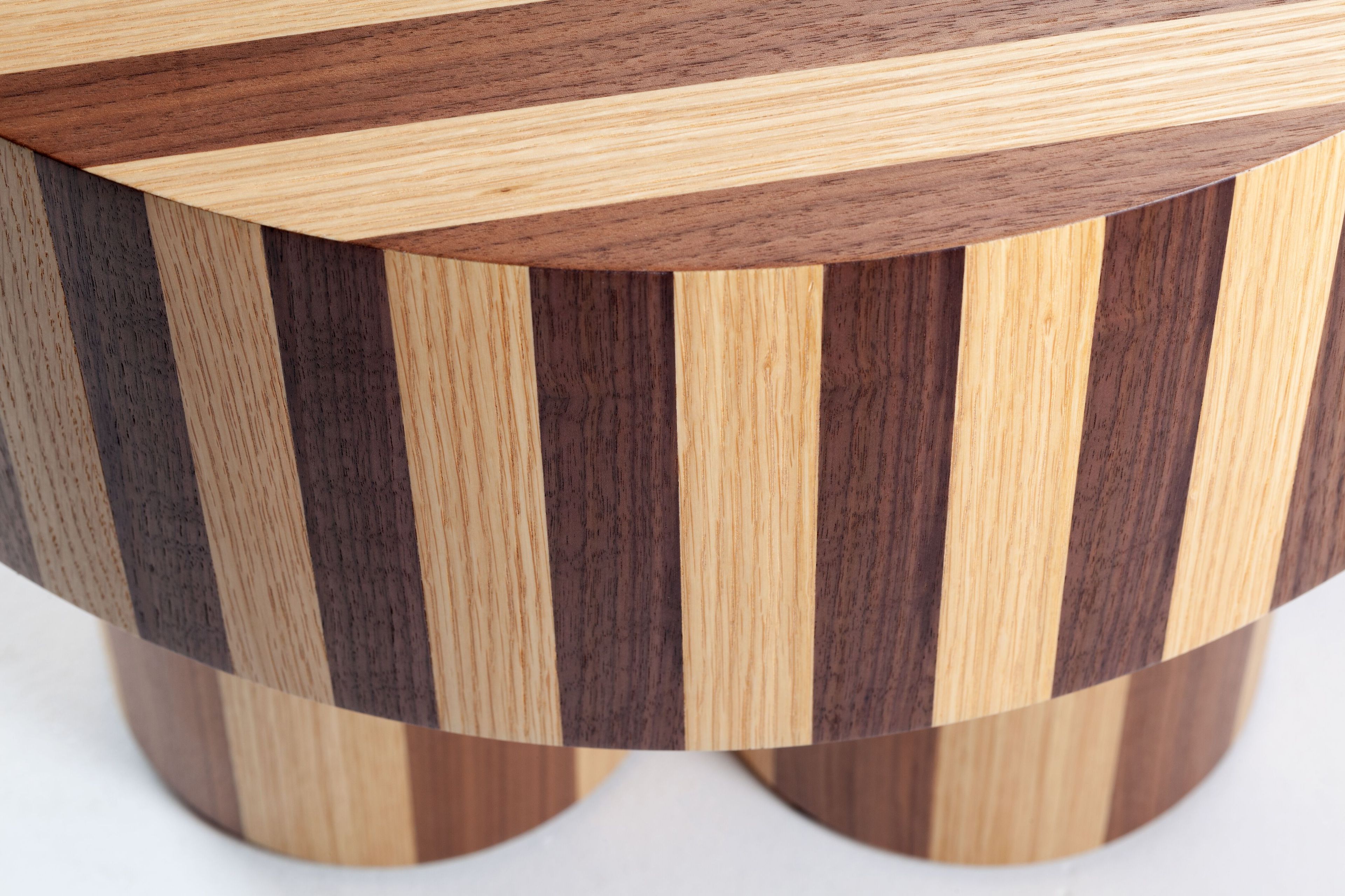 Высокий круглый журнальный столик из дуба и грецкого ореха DOOQ Nusa ARCH-00059477 - Вид №9