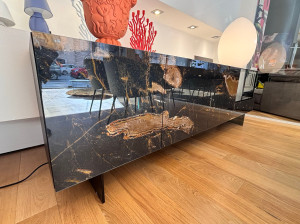 Стеклянный шкаф