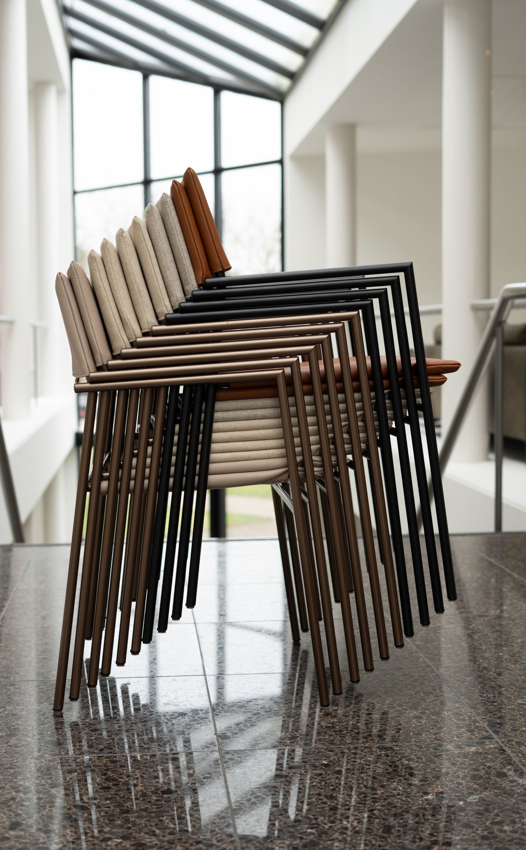 Штабелируемый кожаный стул Montis Yves ARCH-00056401 - Вид №1