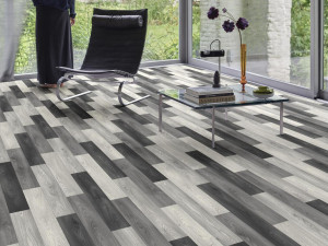 Нескользящий виниловый пол с эффектом дерева