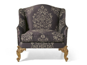 Тканевое кресло с подлокотниками