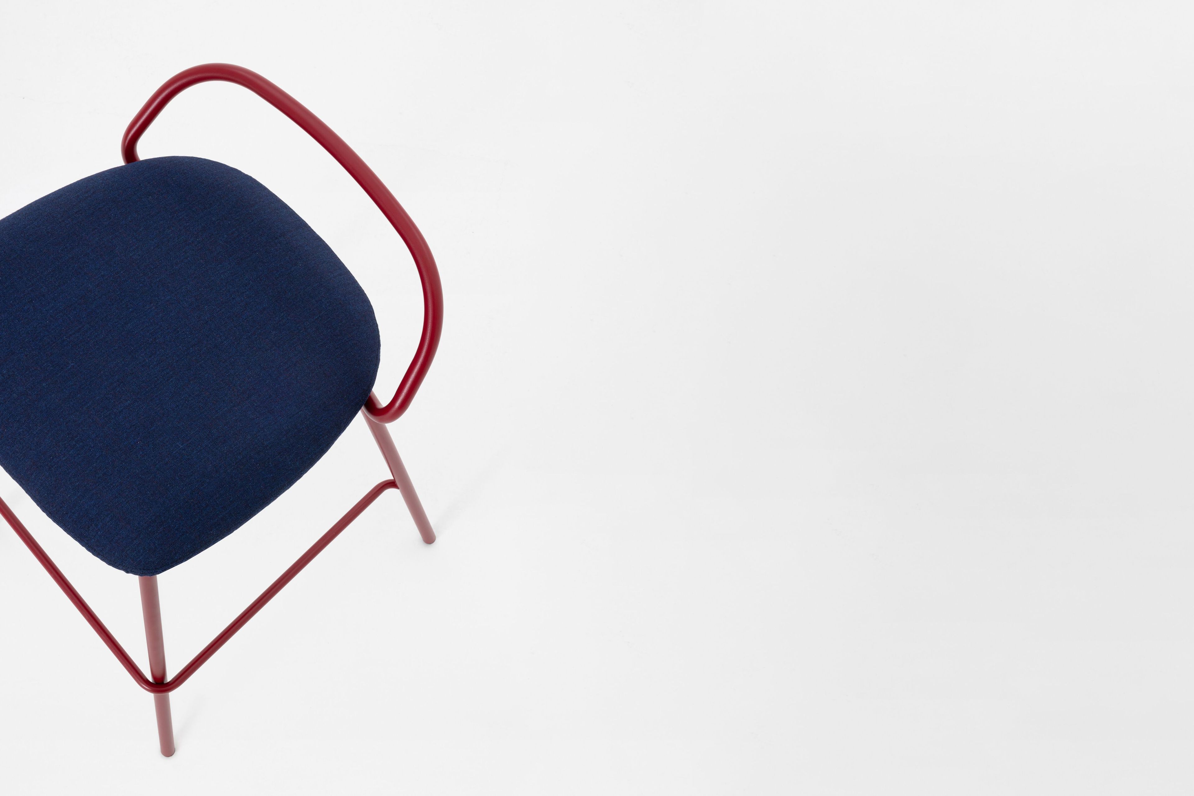 Высокий стальной штабелируемый стул с подставкой для ног Mara Icon ARCH-00107929 - Вид №3