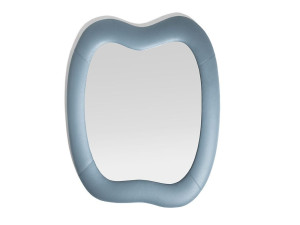 Настенное зеркало с кожаной рамкой